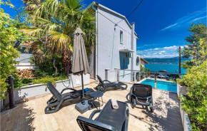 Gorgeous Home In Trogir With Jacuzzi